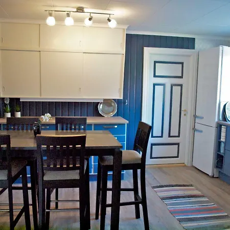 Feriehus Karstua - *